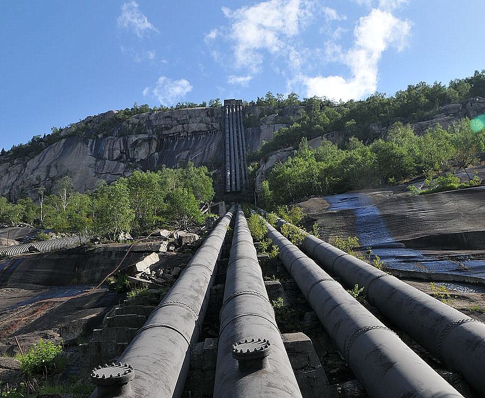 Pipelines in Tyssedal.  - © www.opplevodda.com