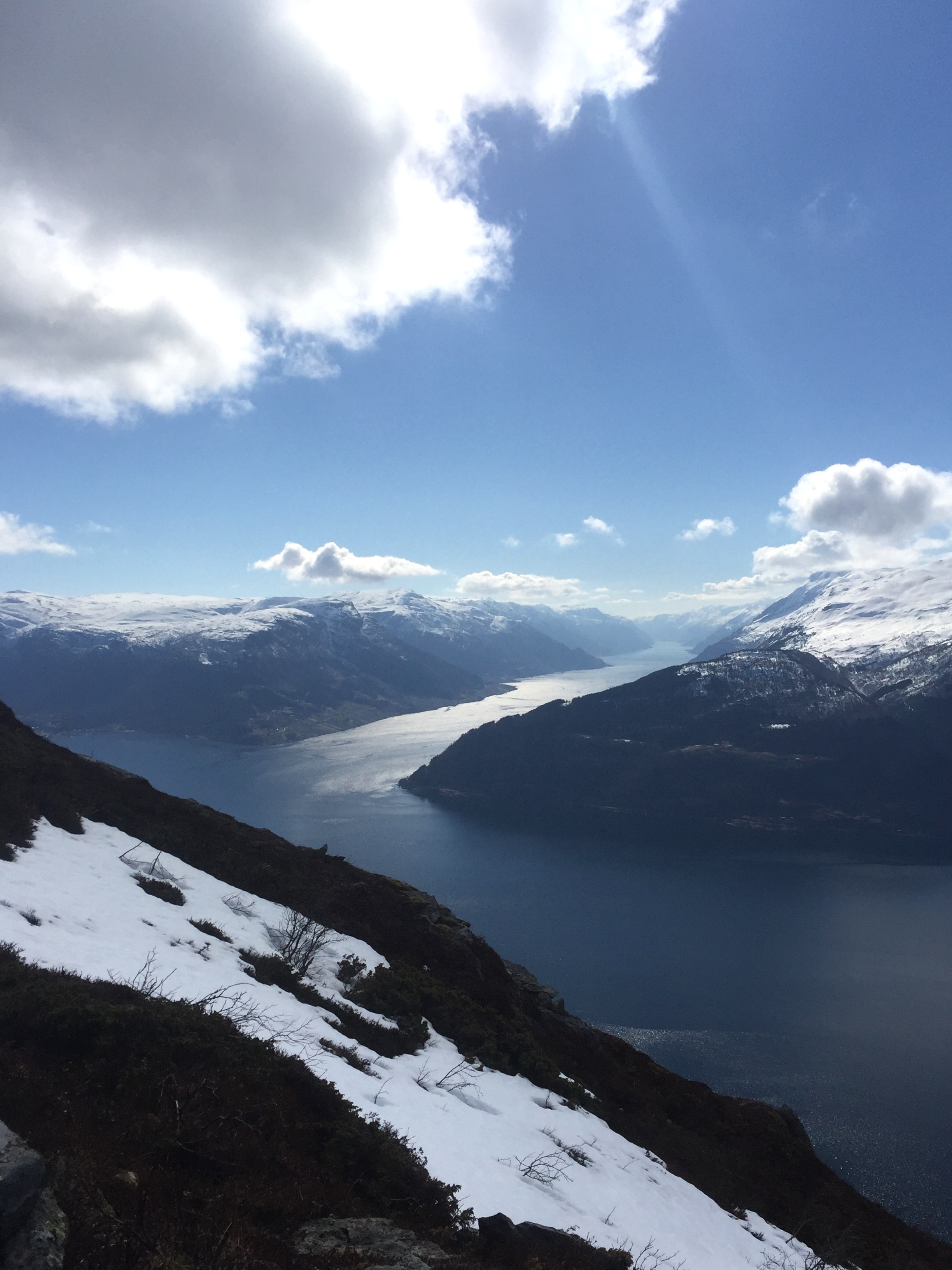Utsikt mot Sørfjorden. © Sigrid D Dagestad
