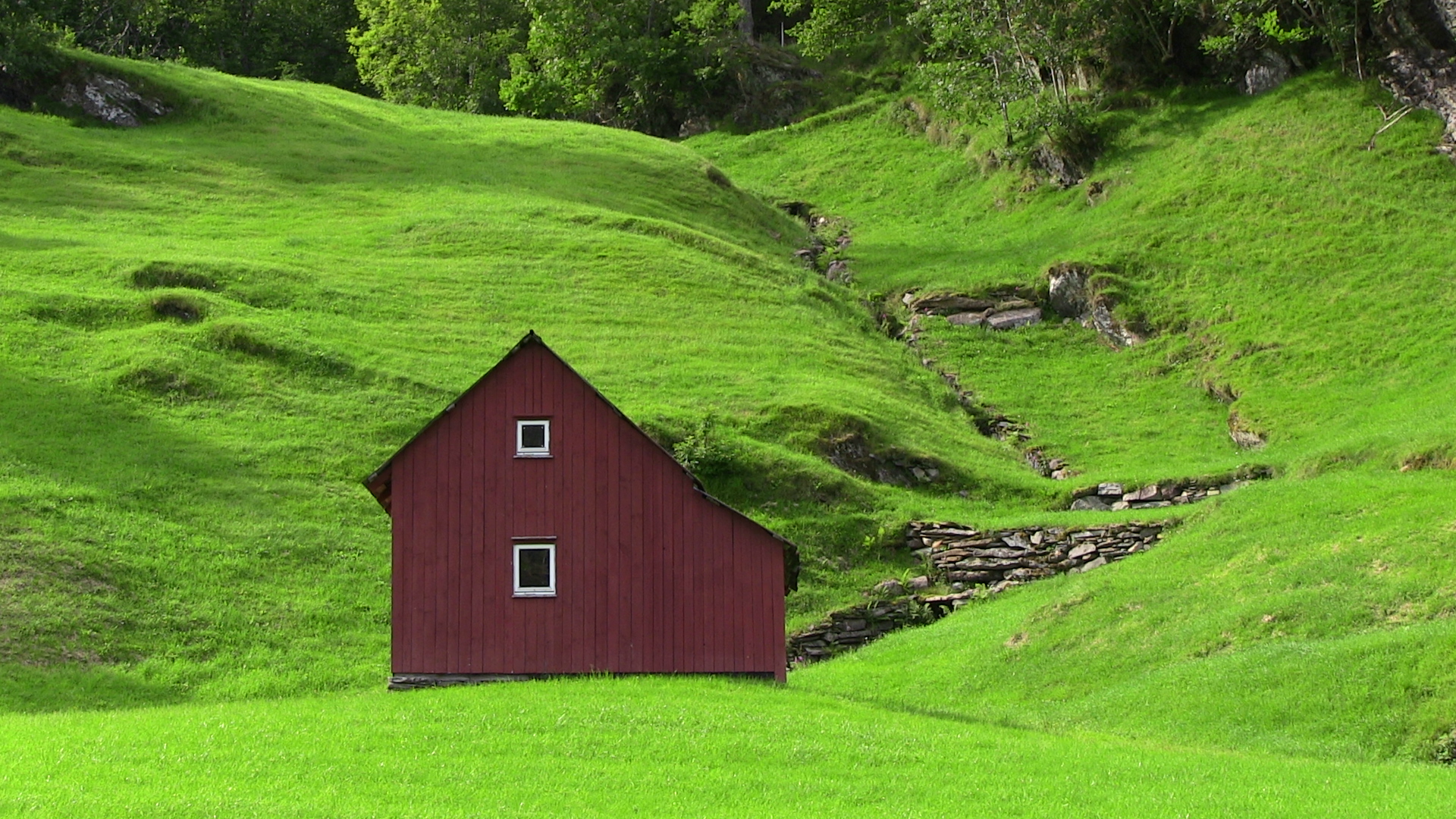 Summer hay barn on pasture-land - © Anne Gullbjørg Digranes