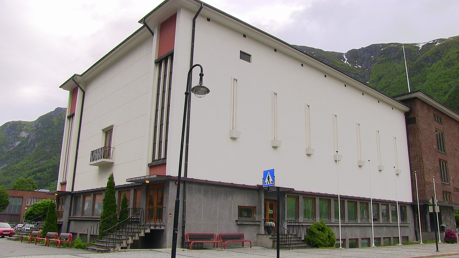 Kino- og bibliotekdelen av Odda rådhus. © Anne Gullbjørg Digranes